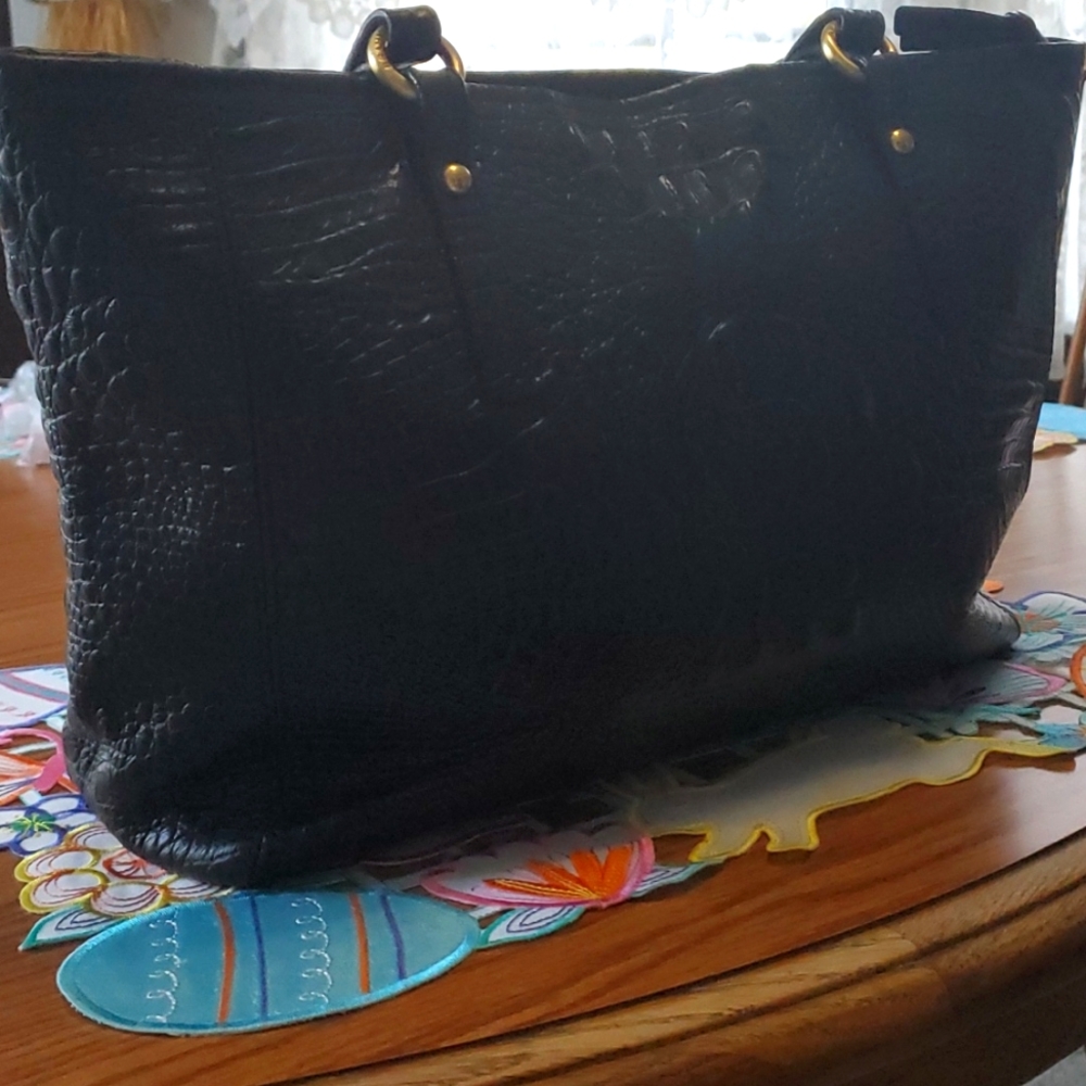 Large Brahmin Purse Measurements are 13 1/2x 4 1/2 height is 10 1/2 - Picture 2 of 8